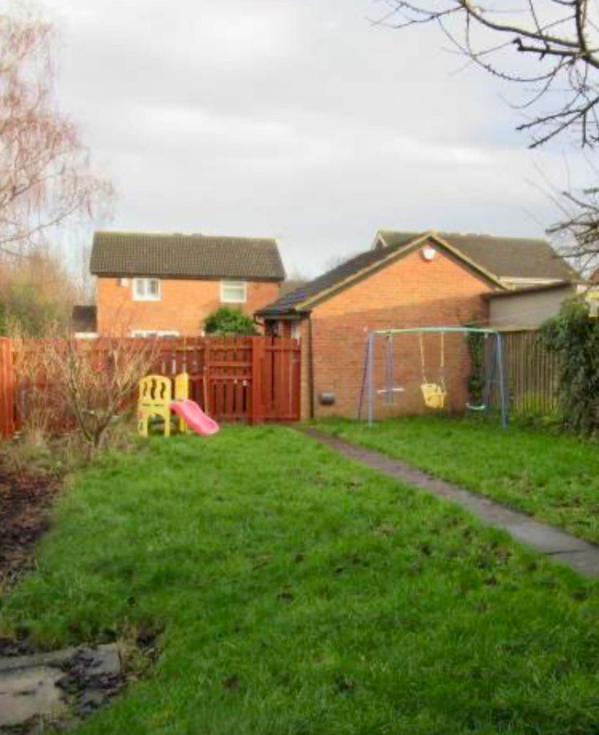 Detached 3 Bedroom Corner House Sleeps Up To 7 Welcomes Contractors & Longer Term Bookings Leeds  Exterior photo